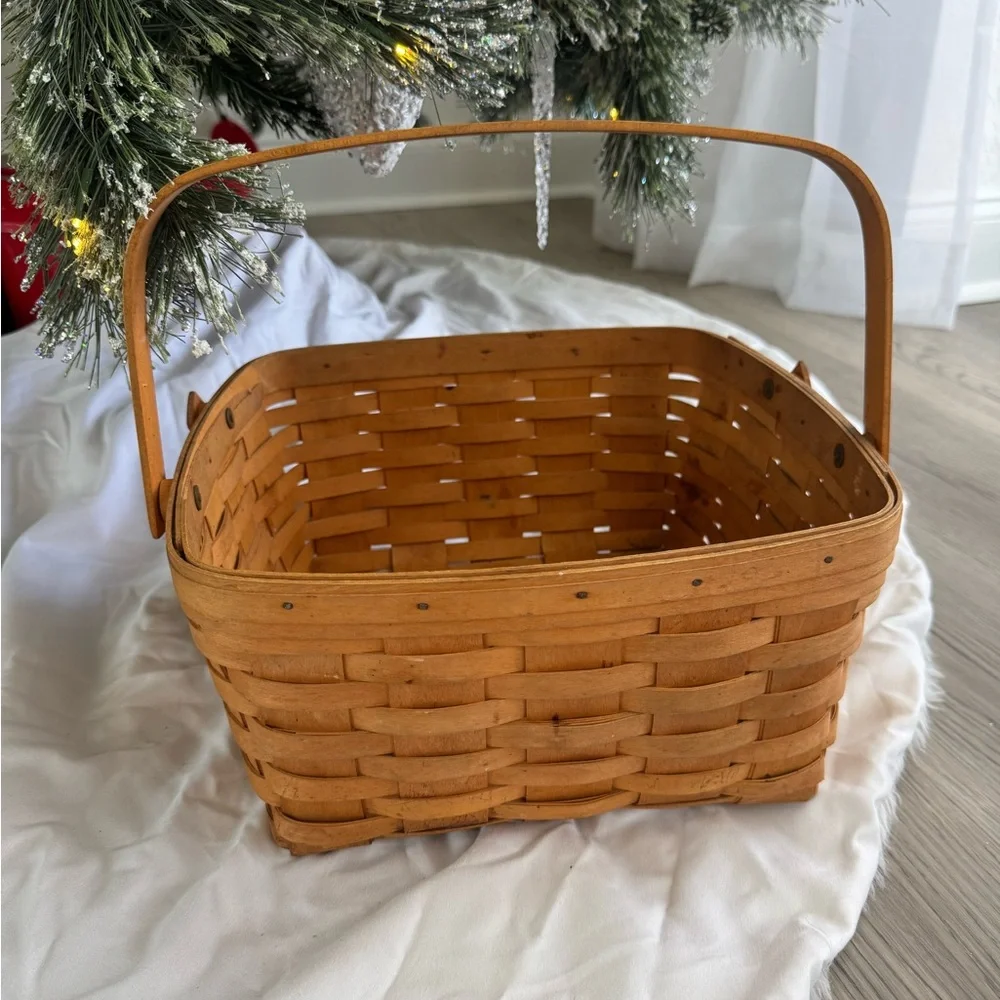 Longaberger Vintage Large Berry Basket With Handle Signed 2000 12” By 12” By 6”